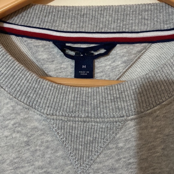 Tommy Hilfiger Women’s Sweatshirt - Picture 8 of 8